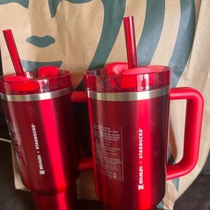 Starbucks Stanley Holiday (40 oz)
Red Tumbler 2023 / Brand New!!!
Authentic!